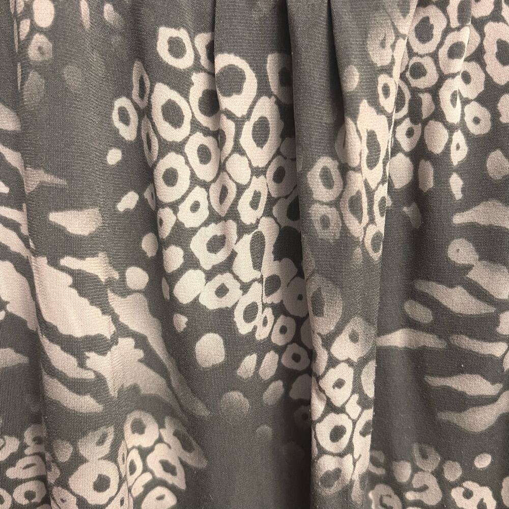 Travel Smith Women's Gray White Cheetah Print Sleeveless Blouse Tank Size Medium - Picture 3 of 7